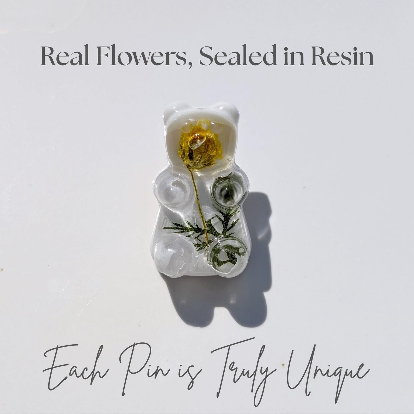 Resin Bear Pin Preserved Flowers Nature-Inspired Floral Brooch Women Handmade Animal Jewelry, Gift Idea for Birthday and Botanical Accessory