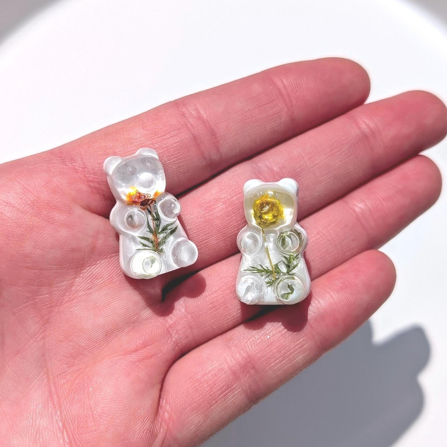 Resin Bear Pin Preserved Flowers Nature-Inspired Floral Brooch Women Handmade Animal Jewelry, Gift Idea for Birthday and Botanical Accessory