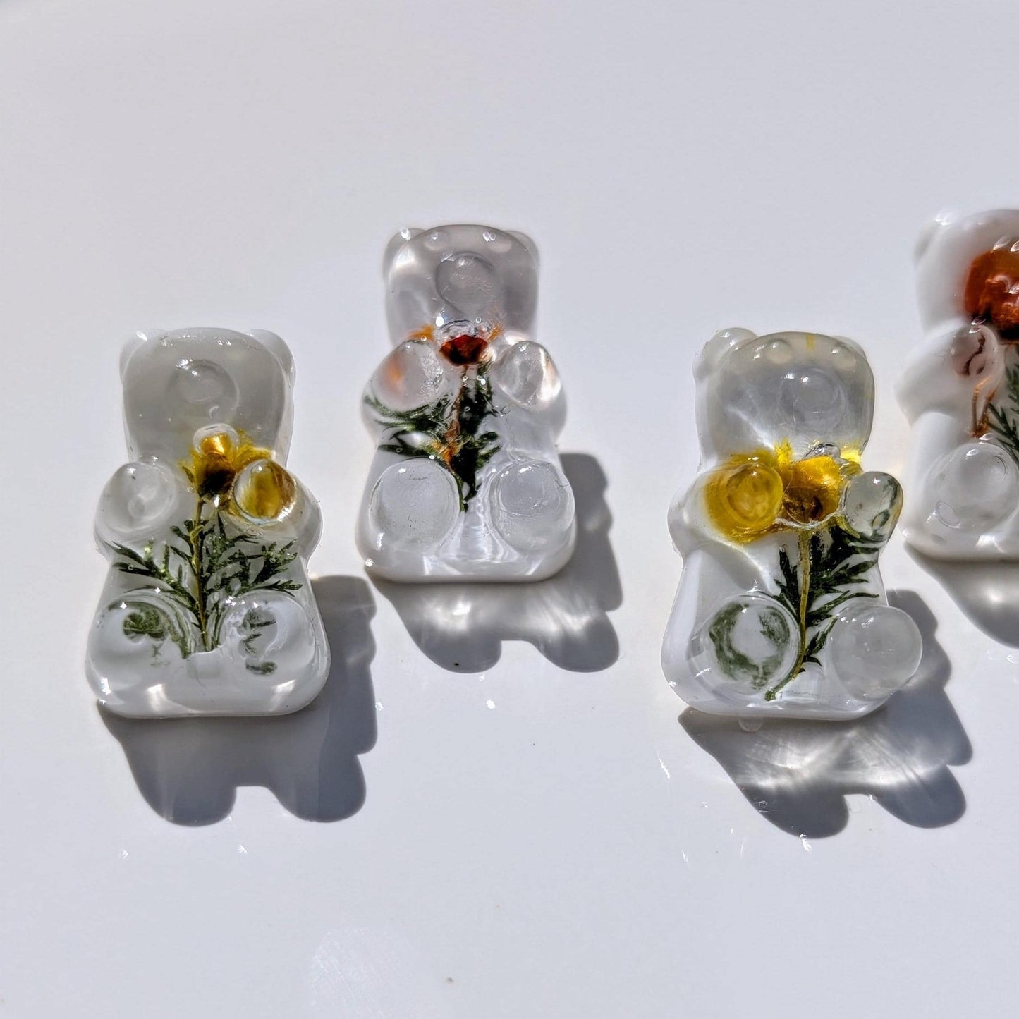 Resin Bear Pin Preserved Flowers Nature-Inspired Floral Brooch Women Handmade Animal Jewelry, Gift Idea for Birthday and Botanical Accessory