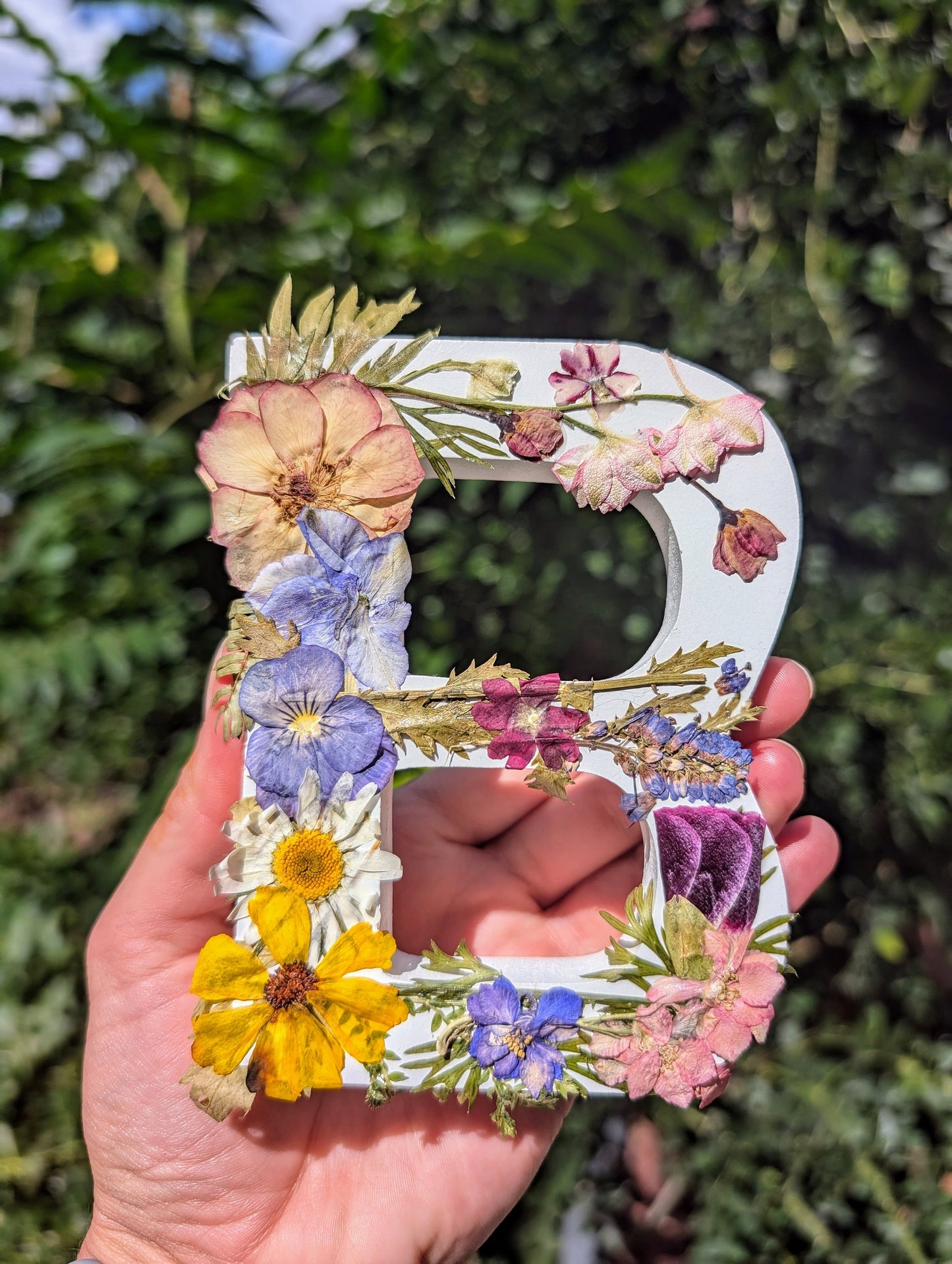 Personalized Wooden Letter Pressed Flower Wall Art Nursery Decor Baby Shower Gift Nature Inspired Home Accent Custom Initial Boho Room Decor Wedding Decoration Dorm Room Decor Housewarming Gift