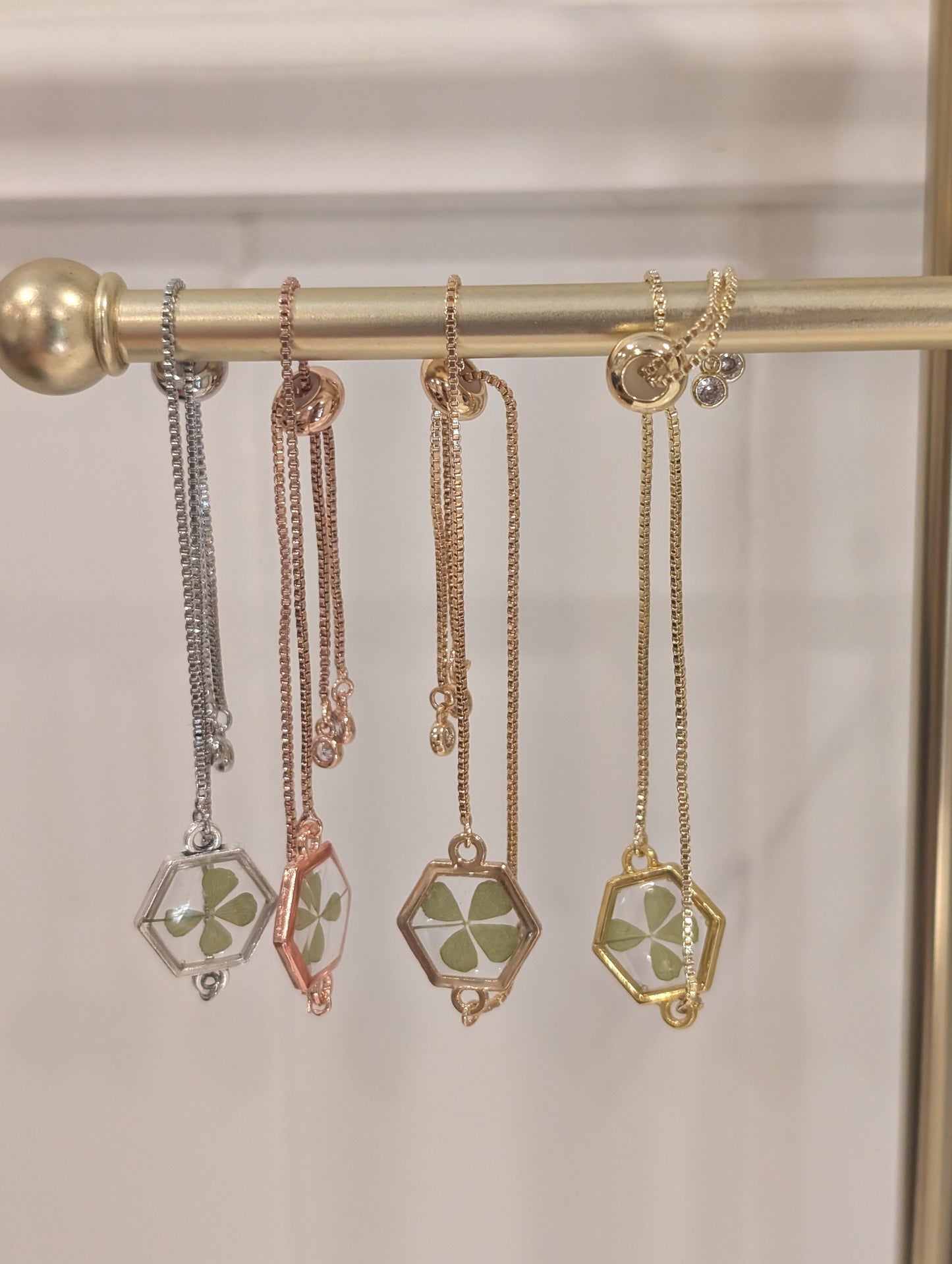 Lucky in Love Bride Gift for Wedding Party Favor for Bachelorette Present Idea for Celebration Jewelry Set with Clover Pendant Design Brass