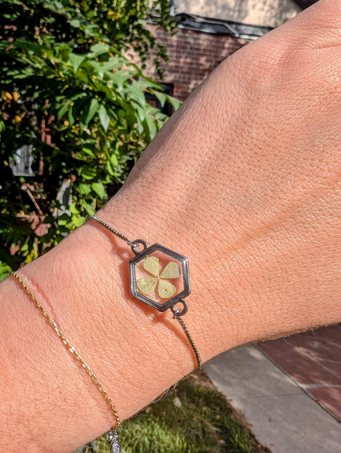 Four Leaf Clover Bracelet Good Luck Charm St Patricks Day Gift Real Preserved Clover Hexagon Charm Irish Nature Inspired Jewelry Botanical Accessory Eco Friendly Handmade Lucky Charm Bracelet