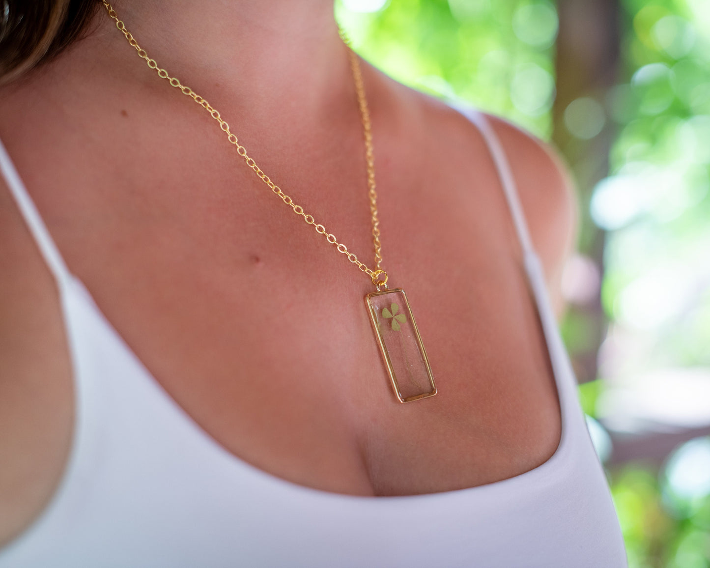 Manifestation Jewelry Travel Protection Pendant Lucky Four Leaf Clover Necklace Gold Chain Rainbow Crystal Charm Boho Style Design Preserved Natural Clover Special Occasion Gift Graduation Present Birthday Gift New Journey Beginning Token