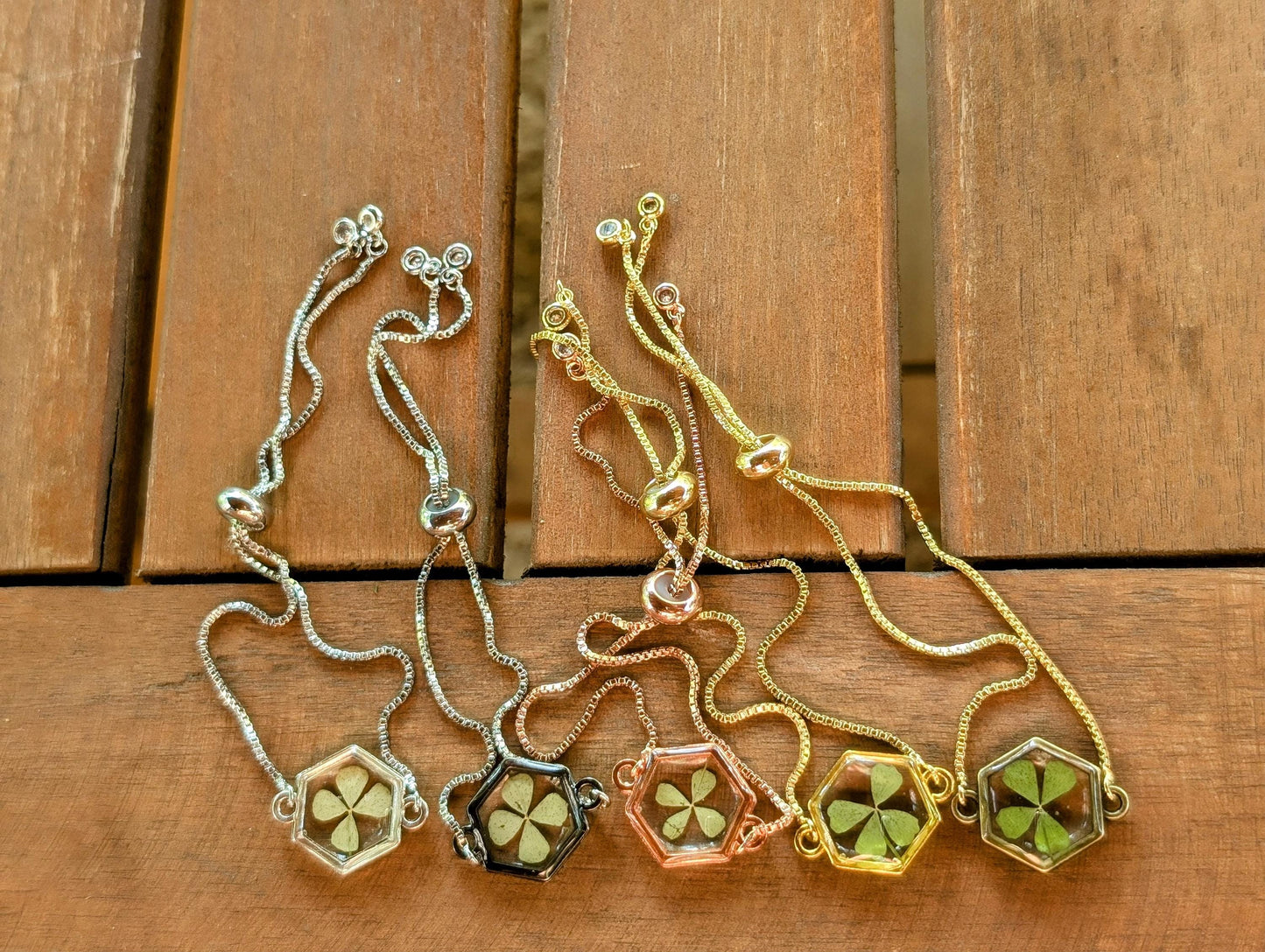 Custom Bridesmaid Jewelry Wedding Party Gift Set Brass Chain Bracelet Lucky Clover Pendant Design Personalized Hexagon Color Choice Real Four Leaf Charm Perfect Wedding Favor Special Occasion Accessory Beautiful Bridal Collection