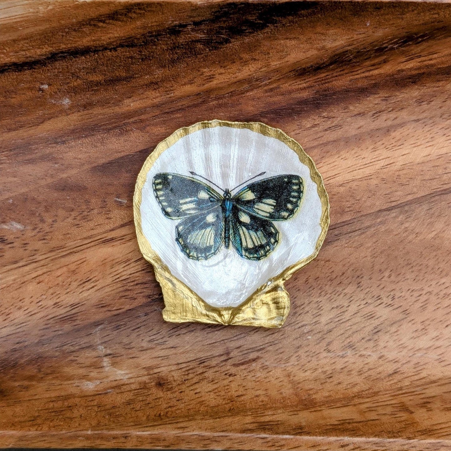 Cottagecore baby shower butterfly favor trinket dish with pressed floral design fairy boho thank you gift for girl baby shower guests handmade botanical keepsake pink party decor nature themed jewelry tray for guests guest appreciation shell gift fairycore accessory for baby girl shower unique shower token table decor baby favor butterfly jewelry holder for whimsical baby party