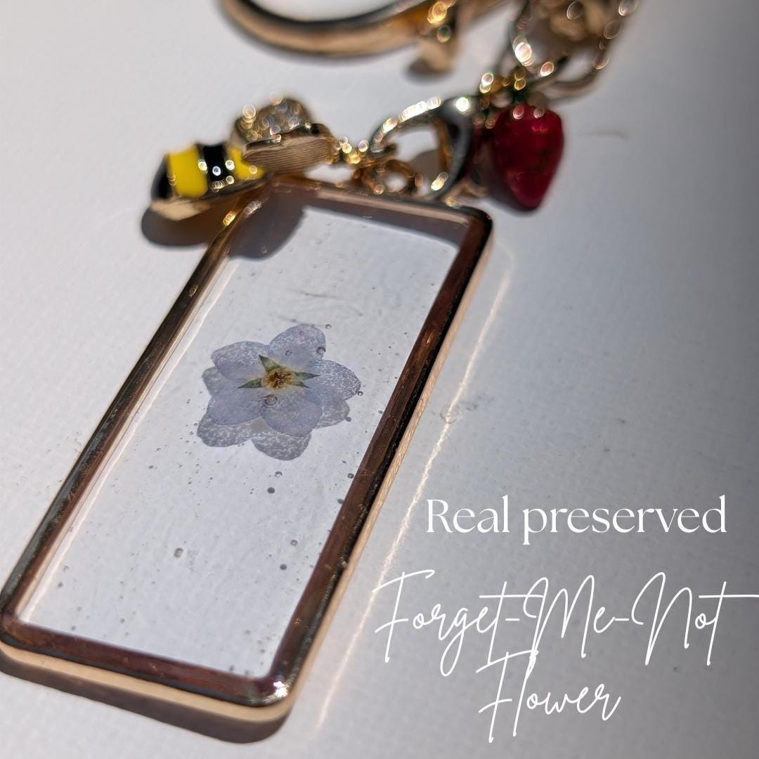Strawberry Keychain With Bee Charm Pressed Flower Gold Bag Accessory Nature Gift For Her Cottagecore Summer Trend Aesthetic Charm Key Ring
