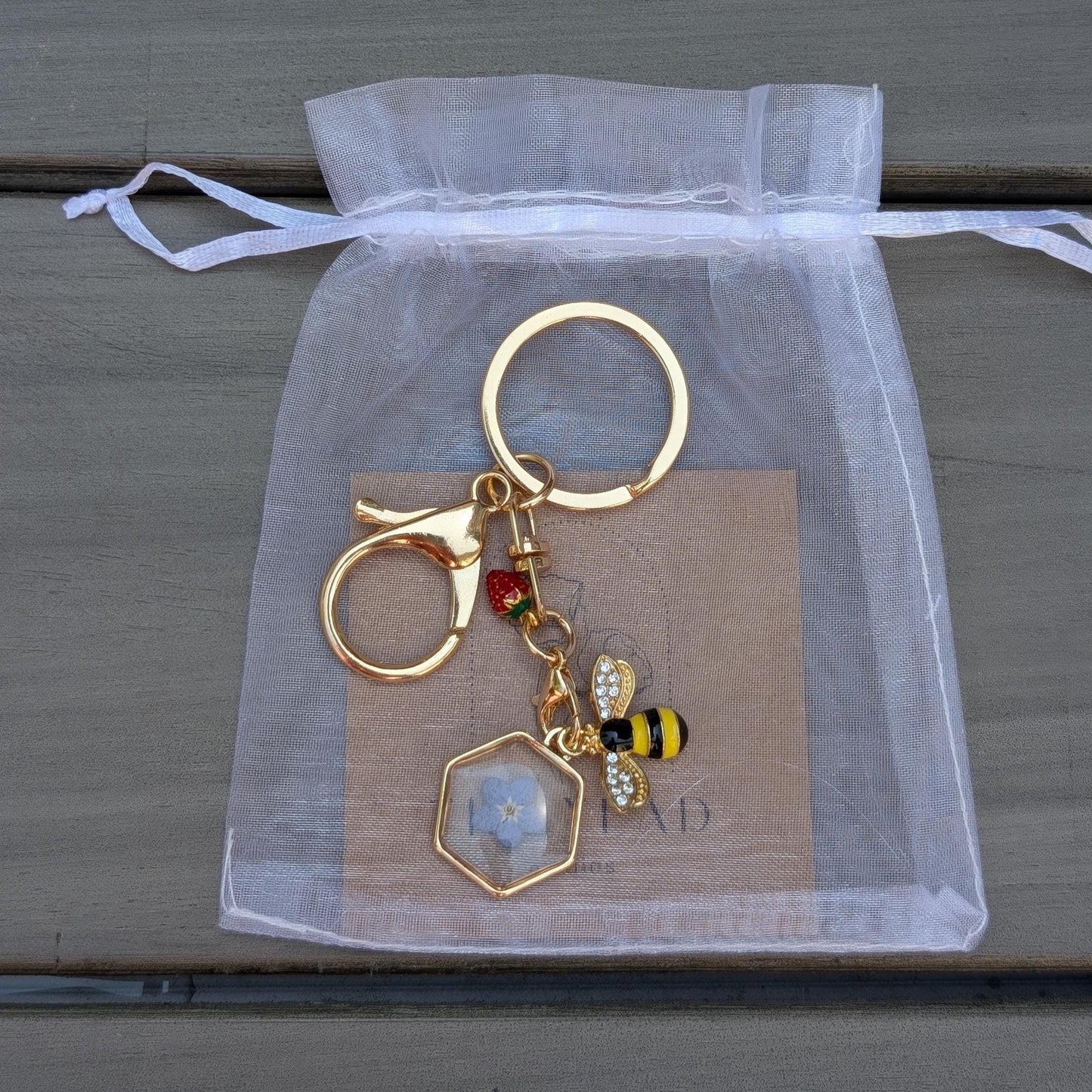 Strawberry Keychain With Bee Charm Pressed Flower Gold Bag Accessory Nature Gift For Her Cottagecore Summer Trend Aesthetic Charm Key Ring