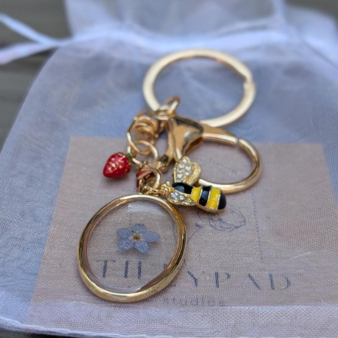 Strawberry Keychain With Bee Charm Pressed Flower Gold Bag Accessory Nature Gift For Her Cottagecore Summer Trend Aesthetic Charm Key Ring