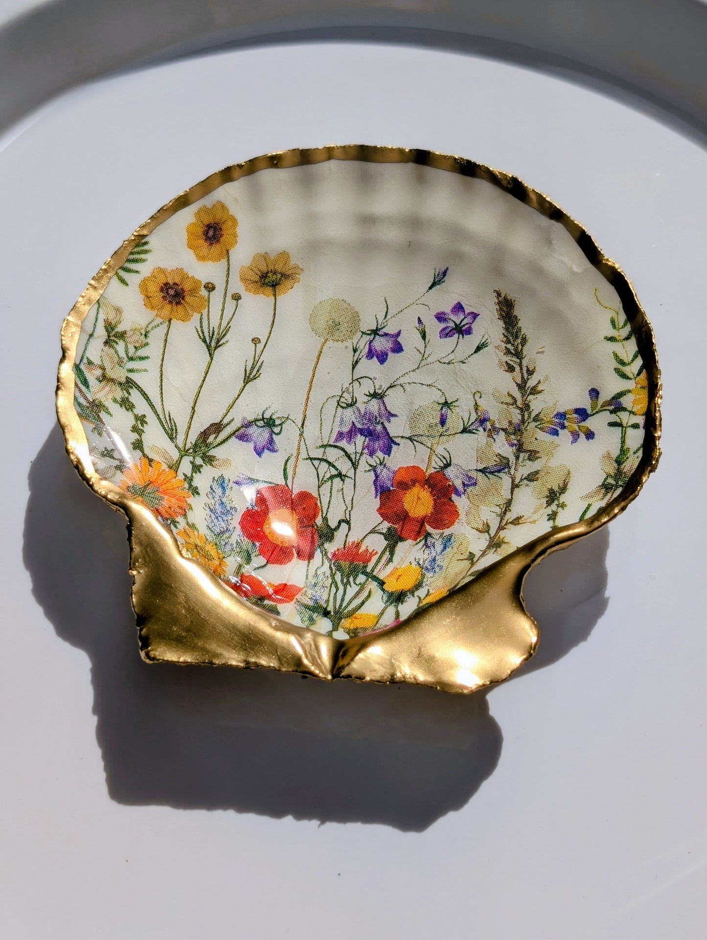 Decoupage Scallop Shell - Ivory Wildflower