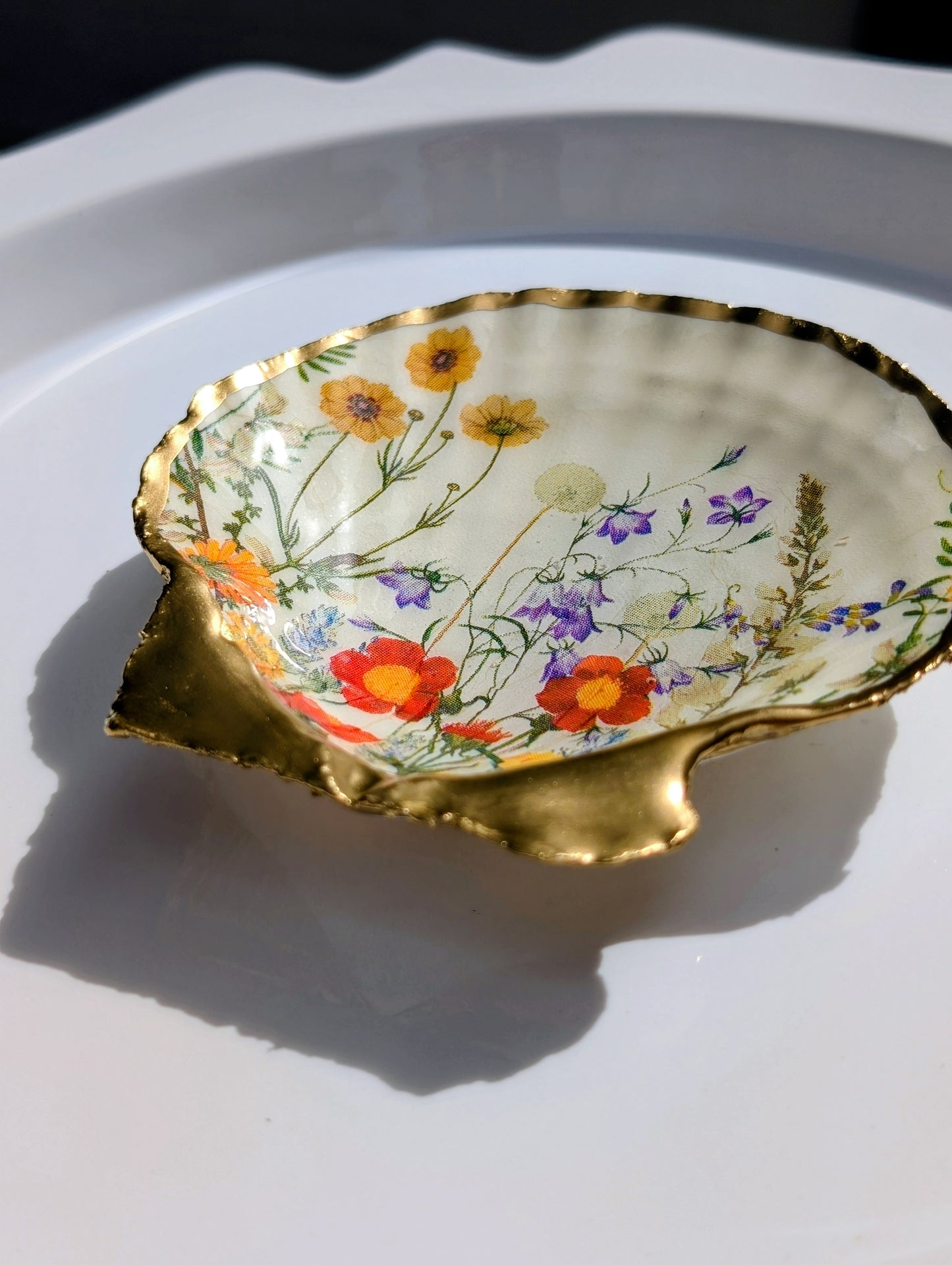 Decoupage Scallop Shell - Ivory Wildflower