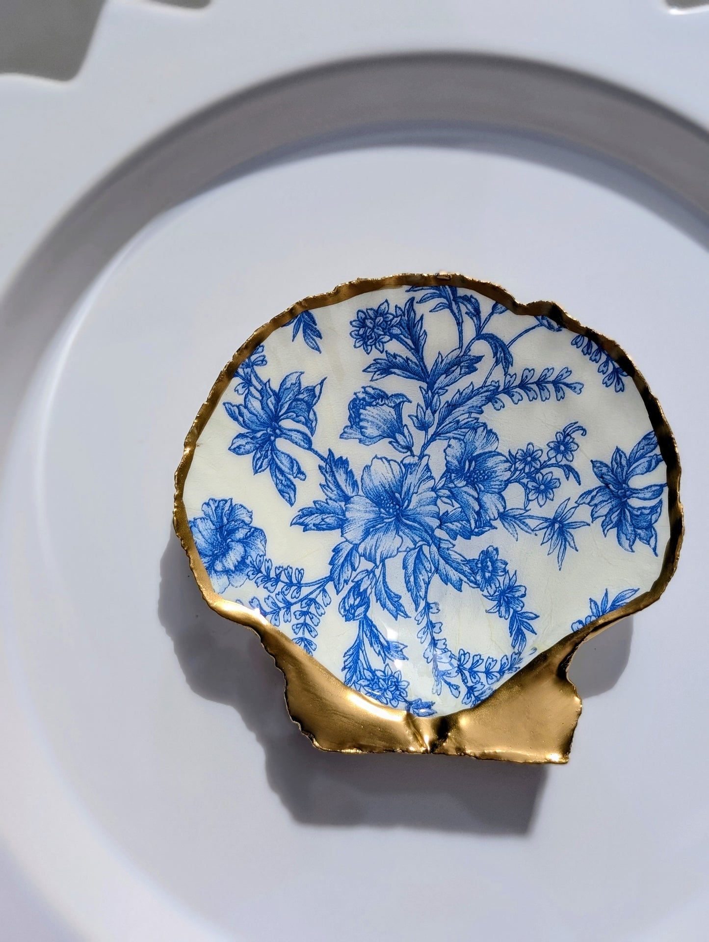 Decoupage Scallop Shell - Blue Floral Chinoiserie
