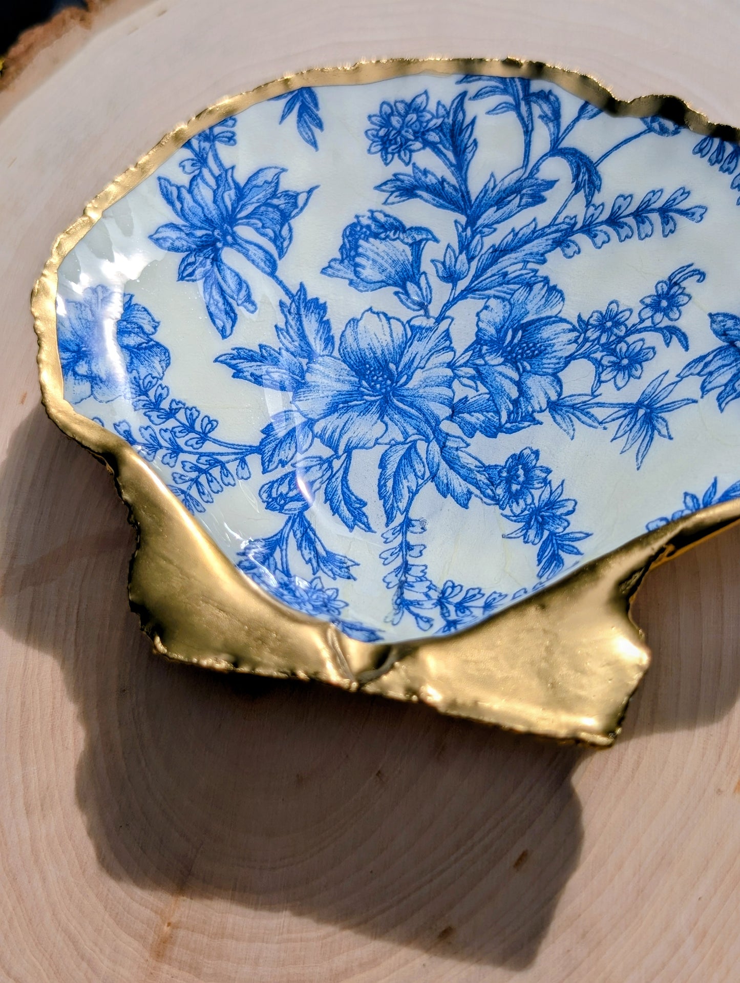 Decoupage Scallop Shell - Blue Floral Chinoiserie