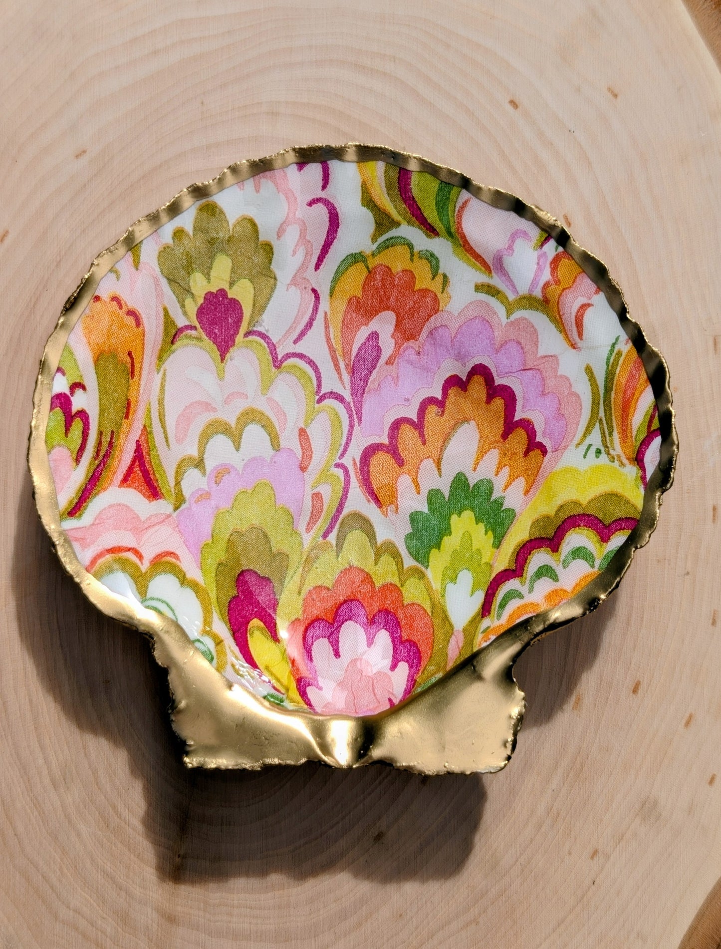 Decoupage Scallop Shell - Retro Waves
