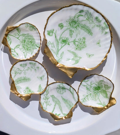 Decoupage Scallop Shell - Green Floral Chinoiserie