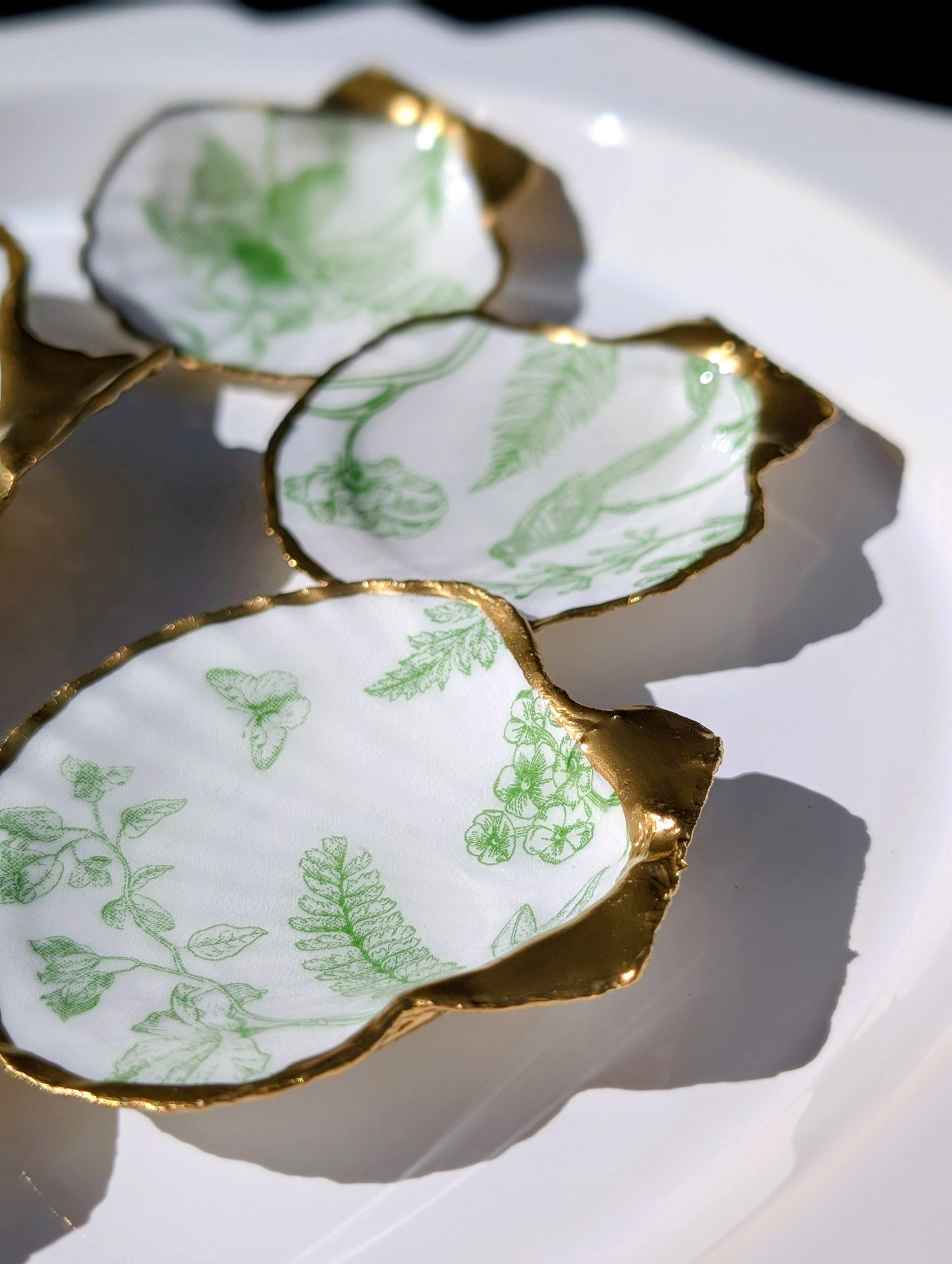 Decoupage Scallop Shell - Green Floral Chinoiserie