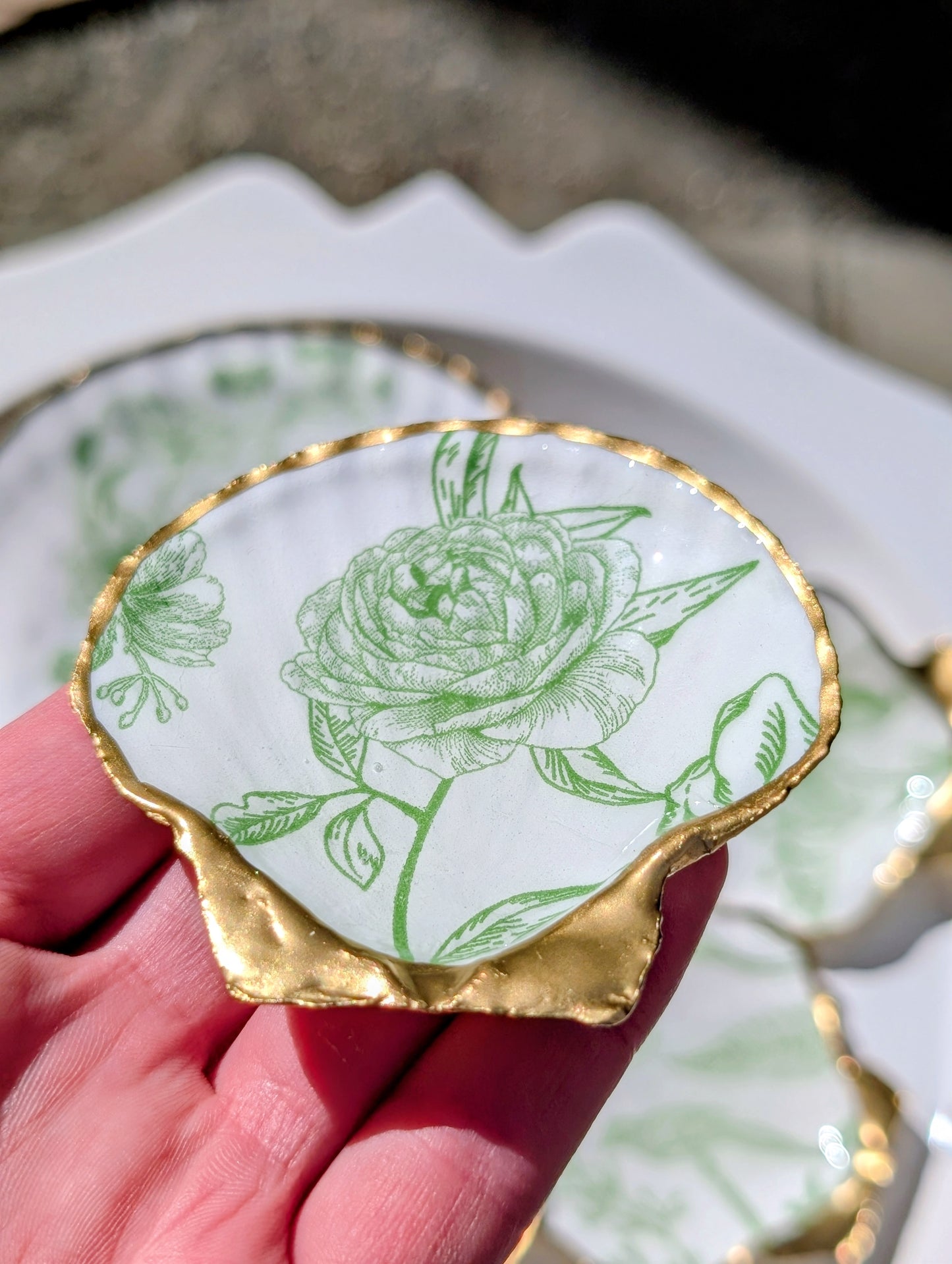 Decoupage Scallop Shell - Green Floral Chinoiserie