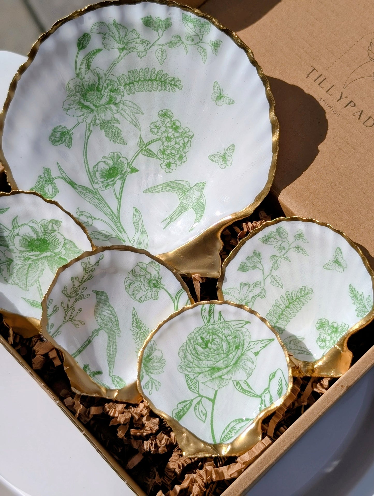 Decoupage Scallop Shell - Green Floral Chinoiserie