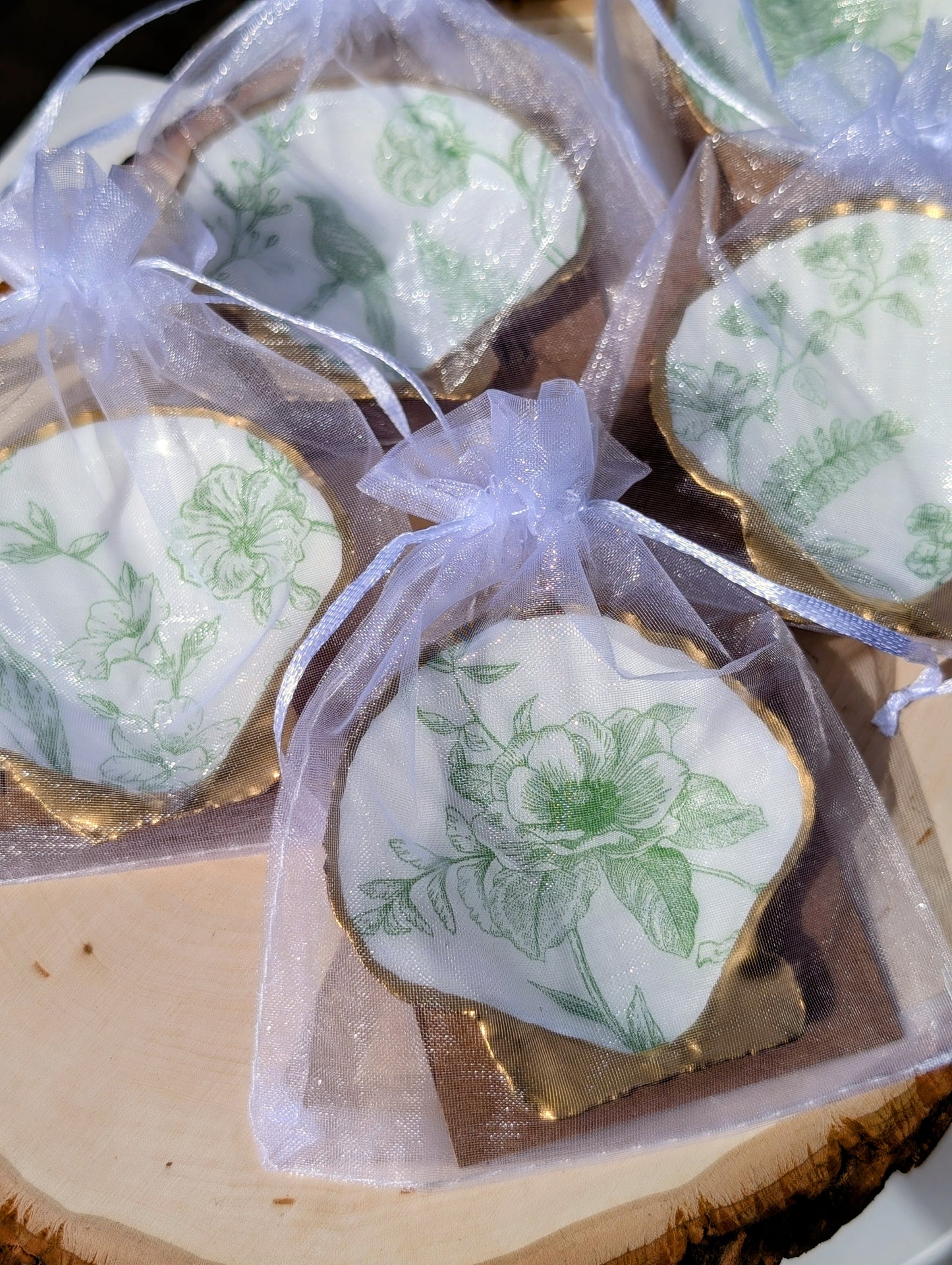 Decoupage Scallop Shell - Green Floral Chinoiserie