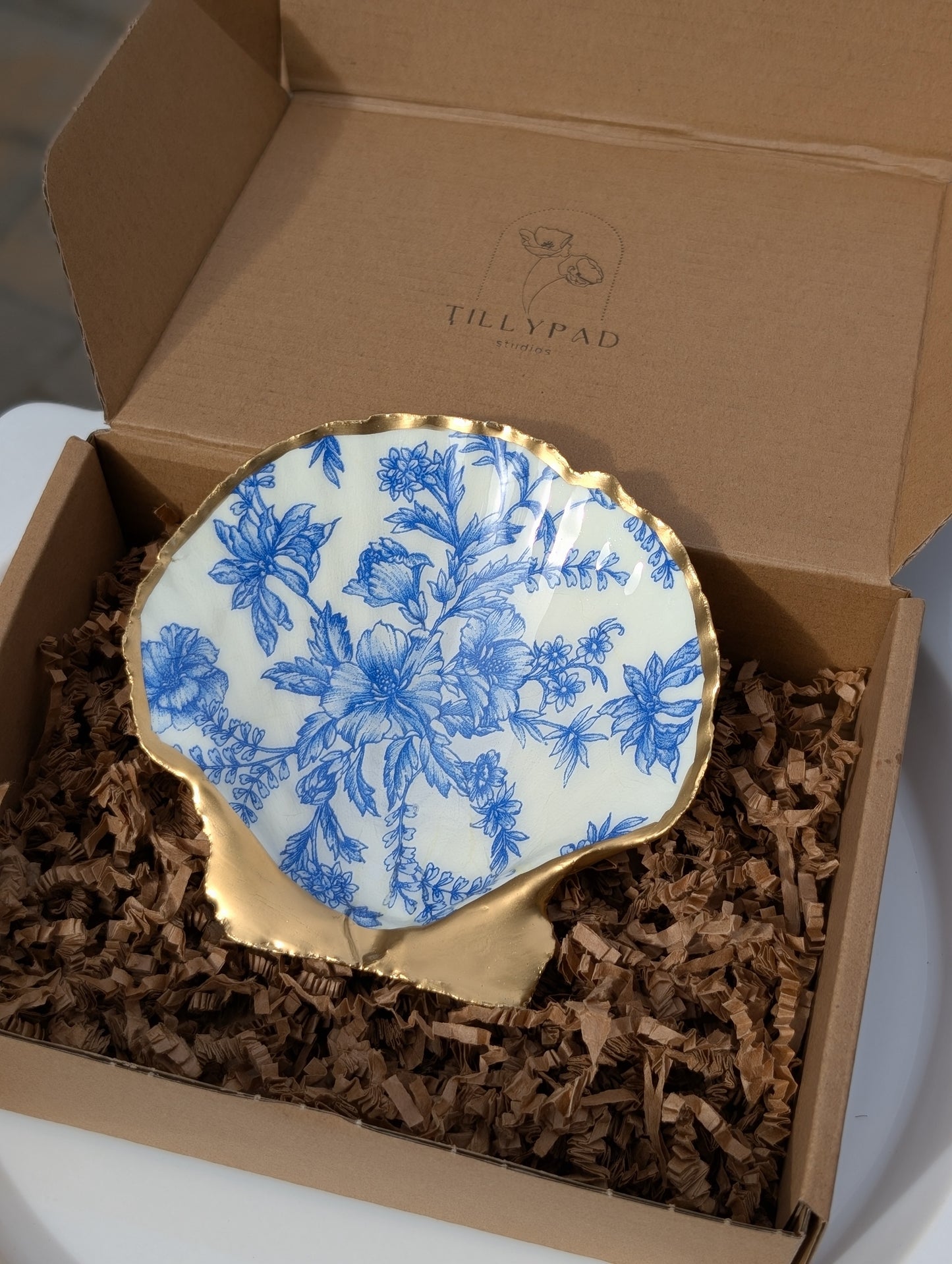 Decoupage Scallop Shell - Blue Floral Chinoiserie
