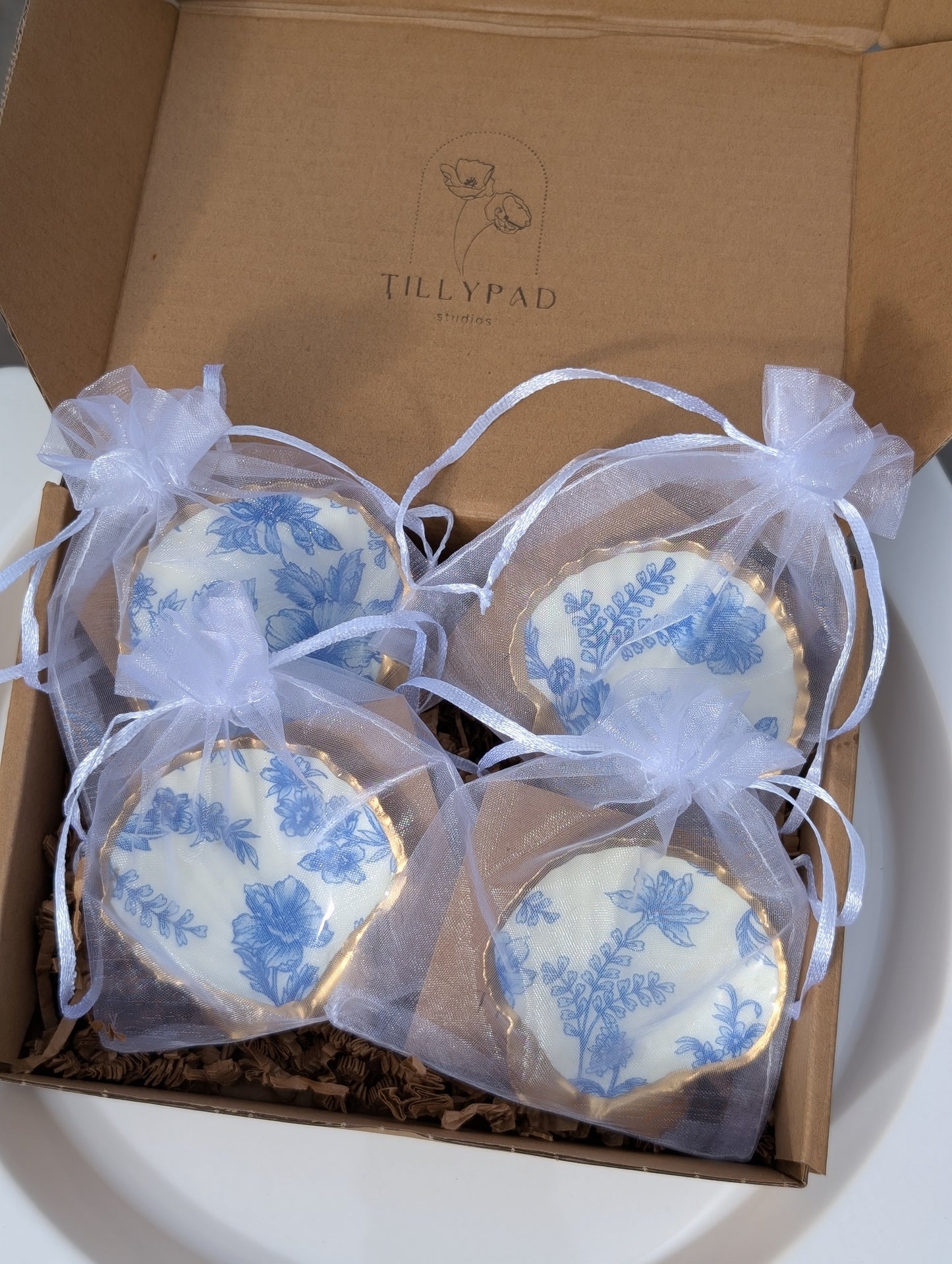 Decoupage Scallop Shell - Blue Floral Chinoiserie