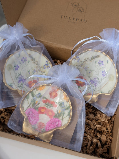 Decoupage Scallop Shell - Ivory Wildflower