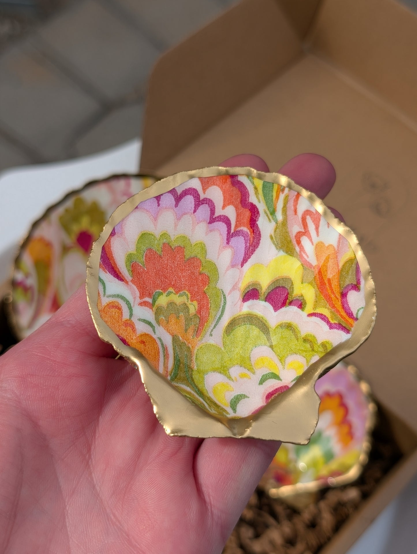 Decoupage Scallop Shell - Retro Waves