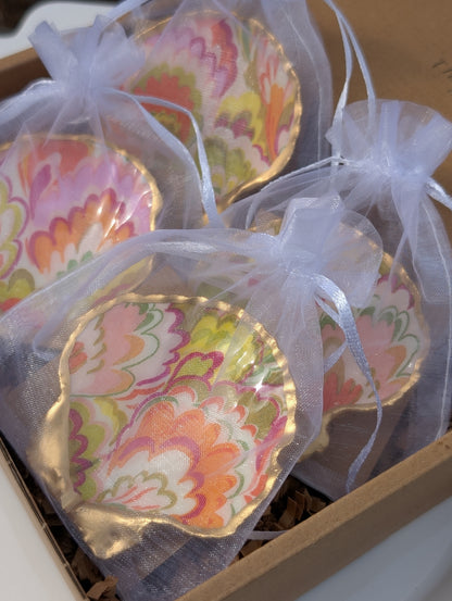 Decoupage Scallop Shell - Retro Waves