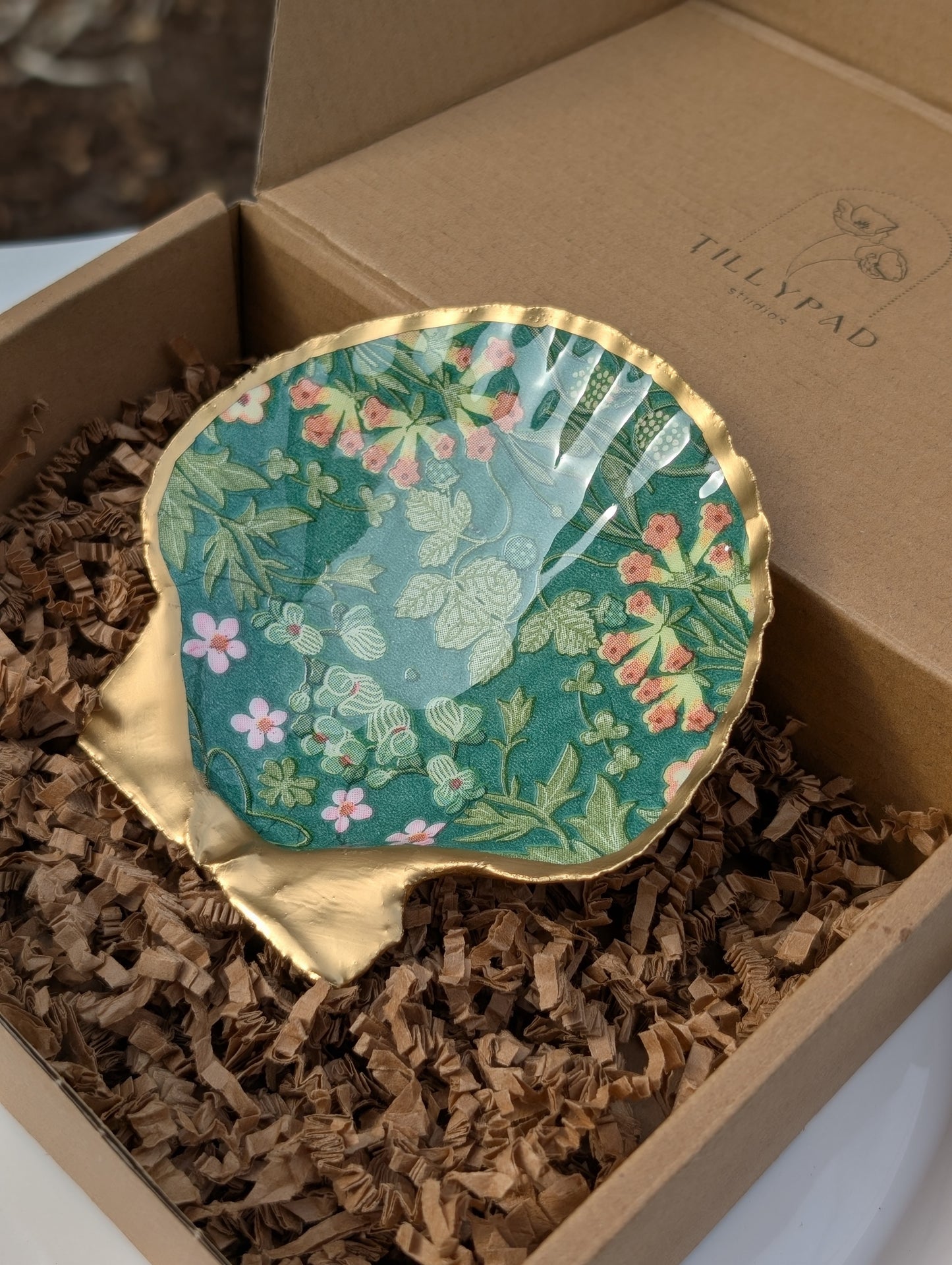 Decoupage Scallop Shell - Green Floral