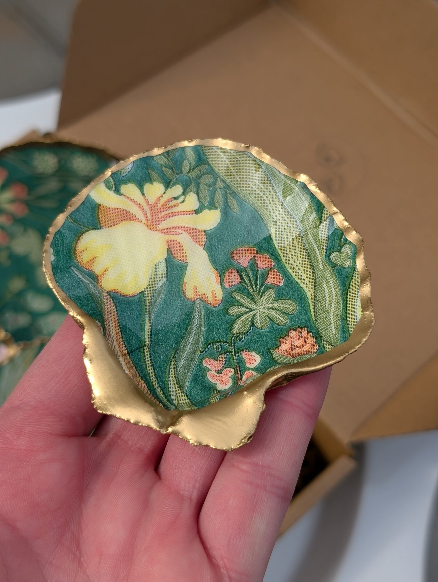 Decoupage Scallop Shell - Green Floral