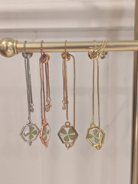 Graduation Protection Bracelet Lucky Four Leaf Clover Charm Silver Chain Student Success Gift Resin Pendant Good Luck Symbol Academic Achievement Present Adjustable Length Dainty Design Moving Away Gift Meaningful Keepsake Beautiful