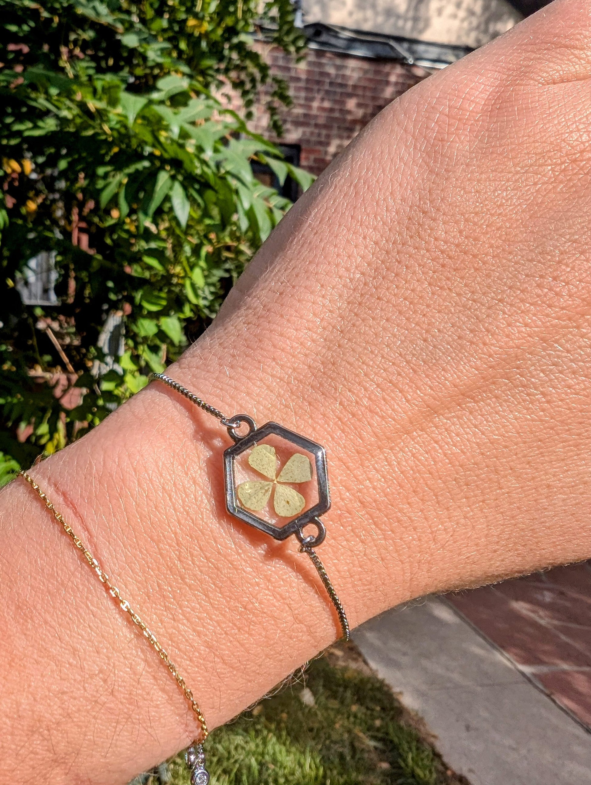Four Leaf Clover Bracelet Good Luck Charm St Patricks Day Gift Real Preserved Clover Hexagon Charm Irish Nature Inspired Jewelry Botanical Accessory Eco Friendly Handmade Lucky Charm Bracelet