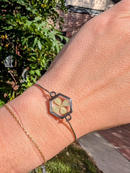 Four Leaf Clover Bracelet Good Luck Charm St Patricks Day Gift Real Preserved Clover Hexagon Charm Irish Nature Inspired Jewelry Botanical Accessory Eco Friendly Handmade Lucky Charm Bracelet