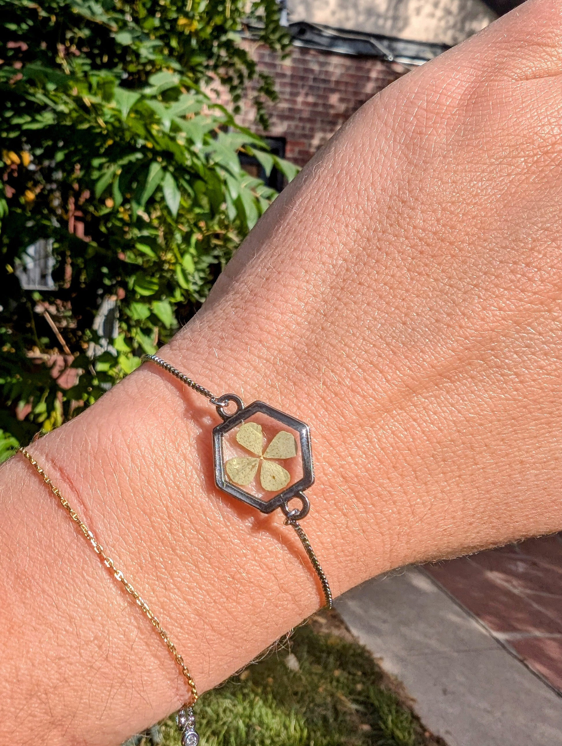 Four Leaf Clover Bracelet Good Luck Charm St Patricks Day Gift Real Preserved Clover Hexagon Charm Irish Nature Inspired Jewelry Botanical Accessory Eco Friendly Handmade Lucky Charm Bracelet