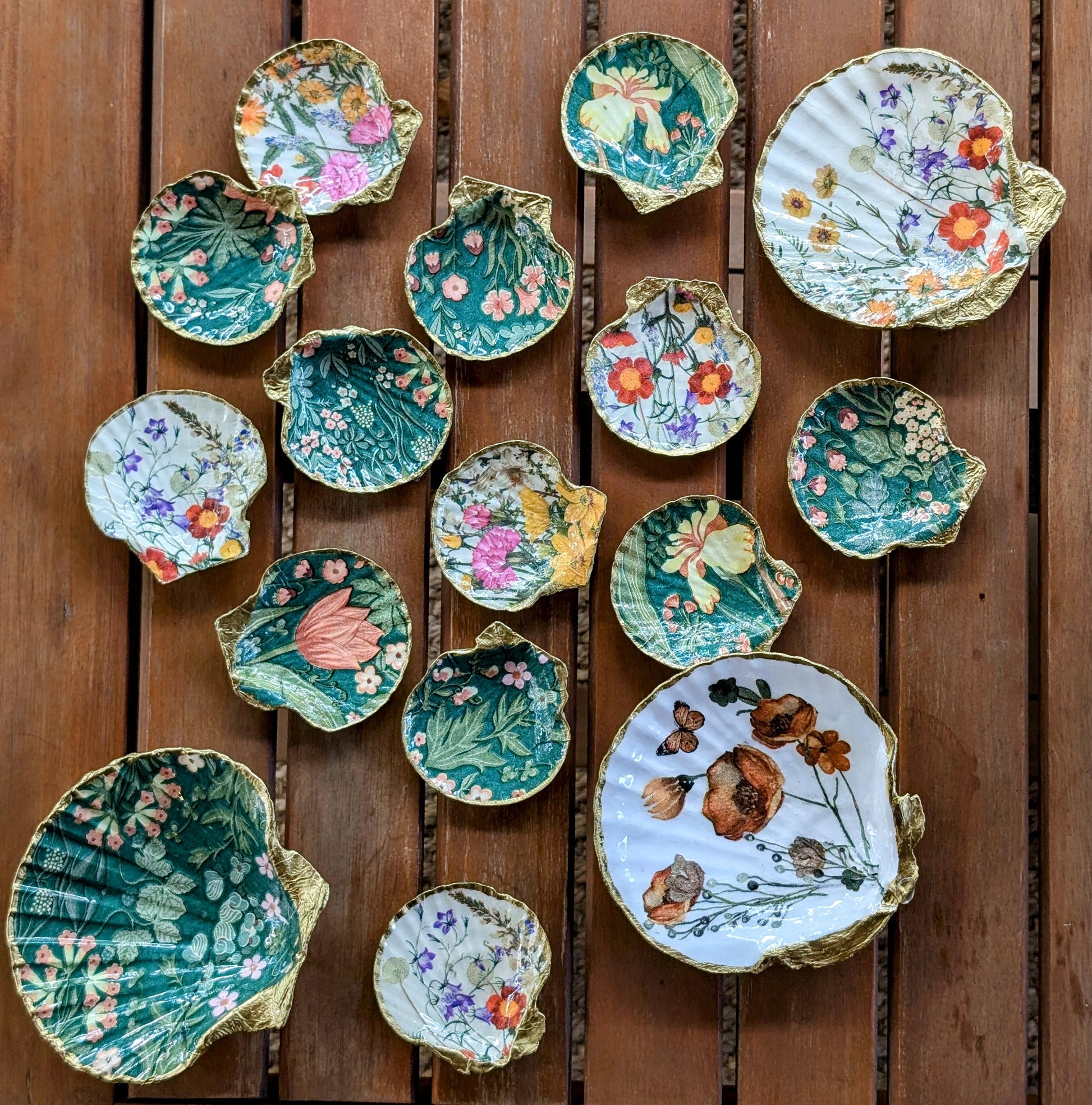 Pressed Flower Art Coastal Living Decor Beach Wedding Gift Flower Lover Present Handmade Jewelry Organizer Unique Coastal Keepsake Nature Inspired Gift Customizable Seashell Dish Romantic Table Accent