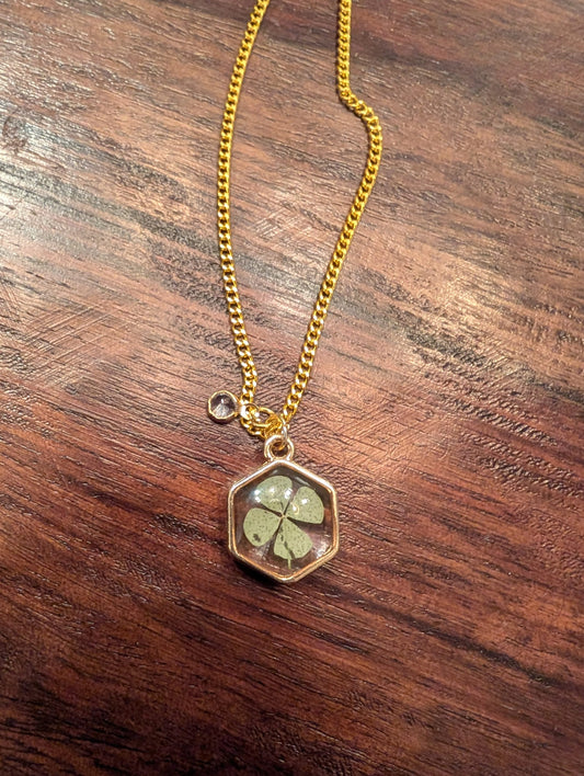 Real Clover Pendant Nature Lover Present Boho Chic Necklace Eco Friendly Jewelry Symbolic Necklace Sentimental Gift Natural Element Accessory Irish Ancestry Gift Exam Luck Charm