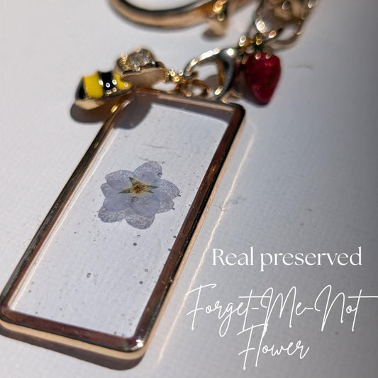 Strawberry Keychain With Bee Charm Pressed Flower Gold Bag Accessory Nature Gift For Her Cottagecore Summer Trend Aesthetic Charm Key Ring