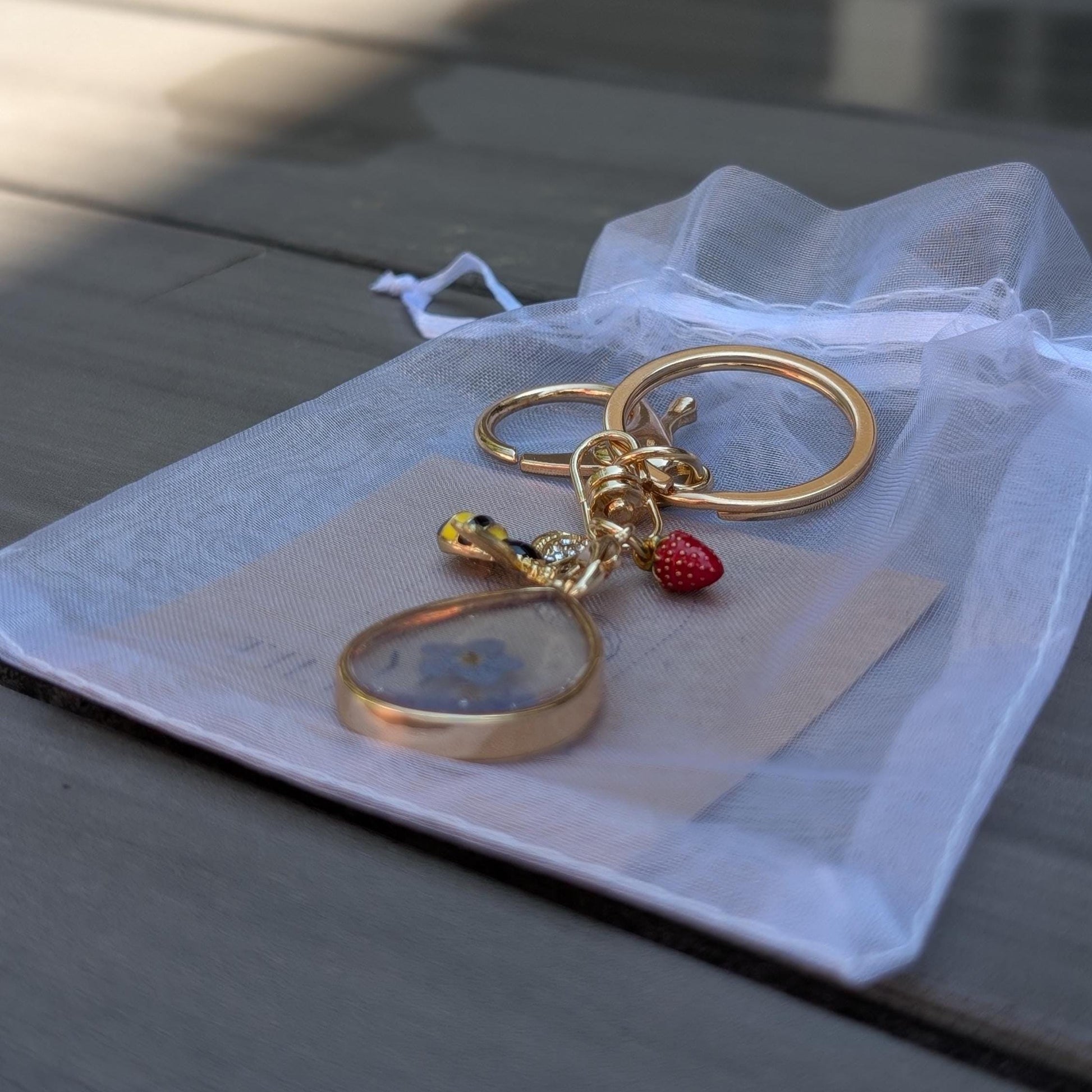 Strawberry Keychain With Bee Charm Pressed Flower Gold Bag Accessory Nature Gift For Her Cottagecore Summer Trend Aesthetic Charm Key Ring