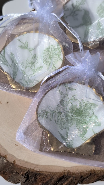 Decoupage Scallop Shell - Green Floral Chinoiserie
